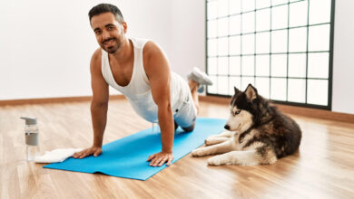 Back strength exercises with bird dog pose
