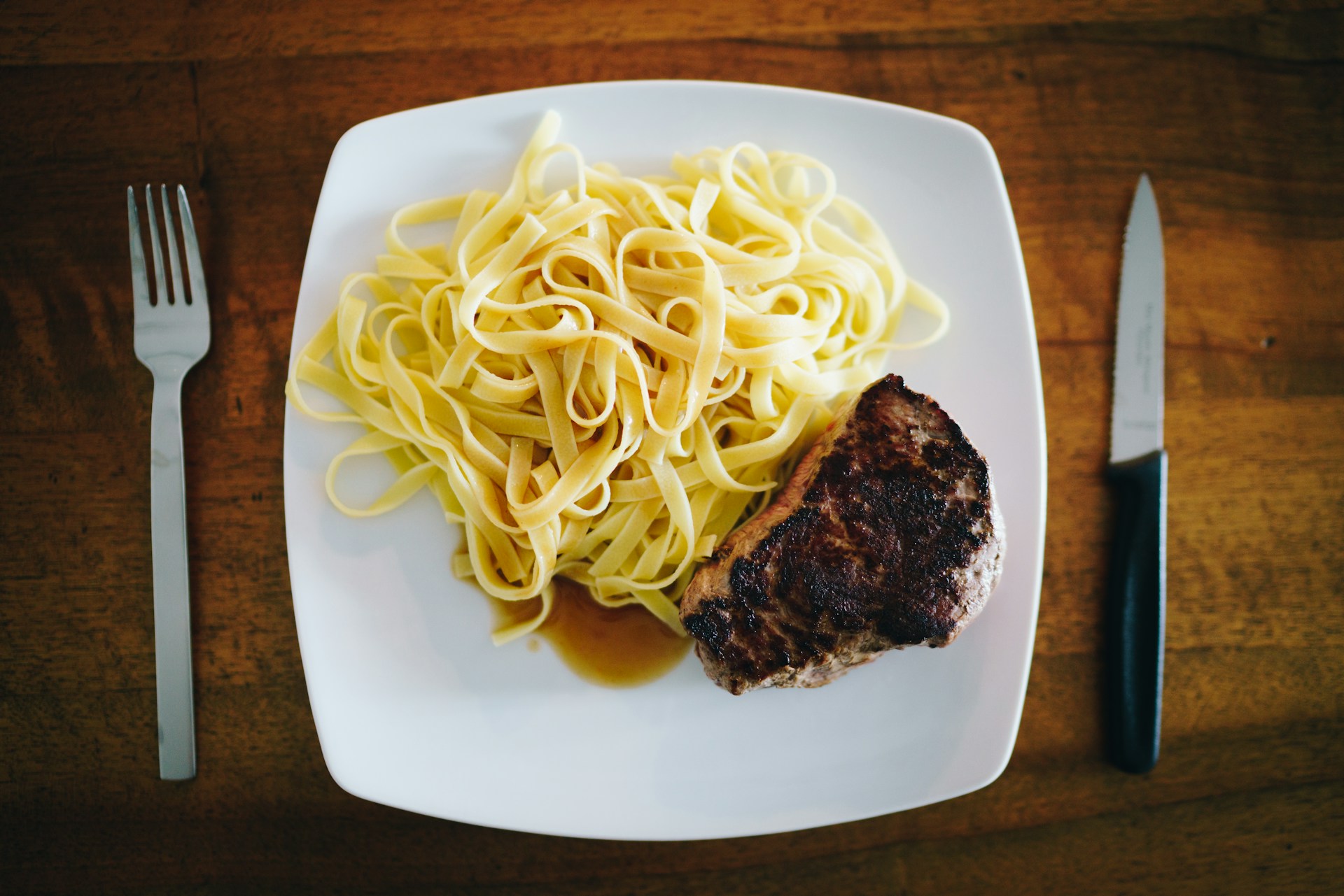 Quick and easy keto dinner recipes with garlic butter steak