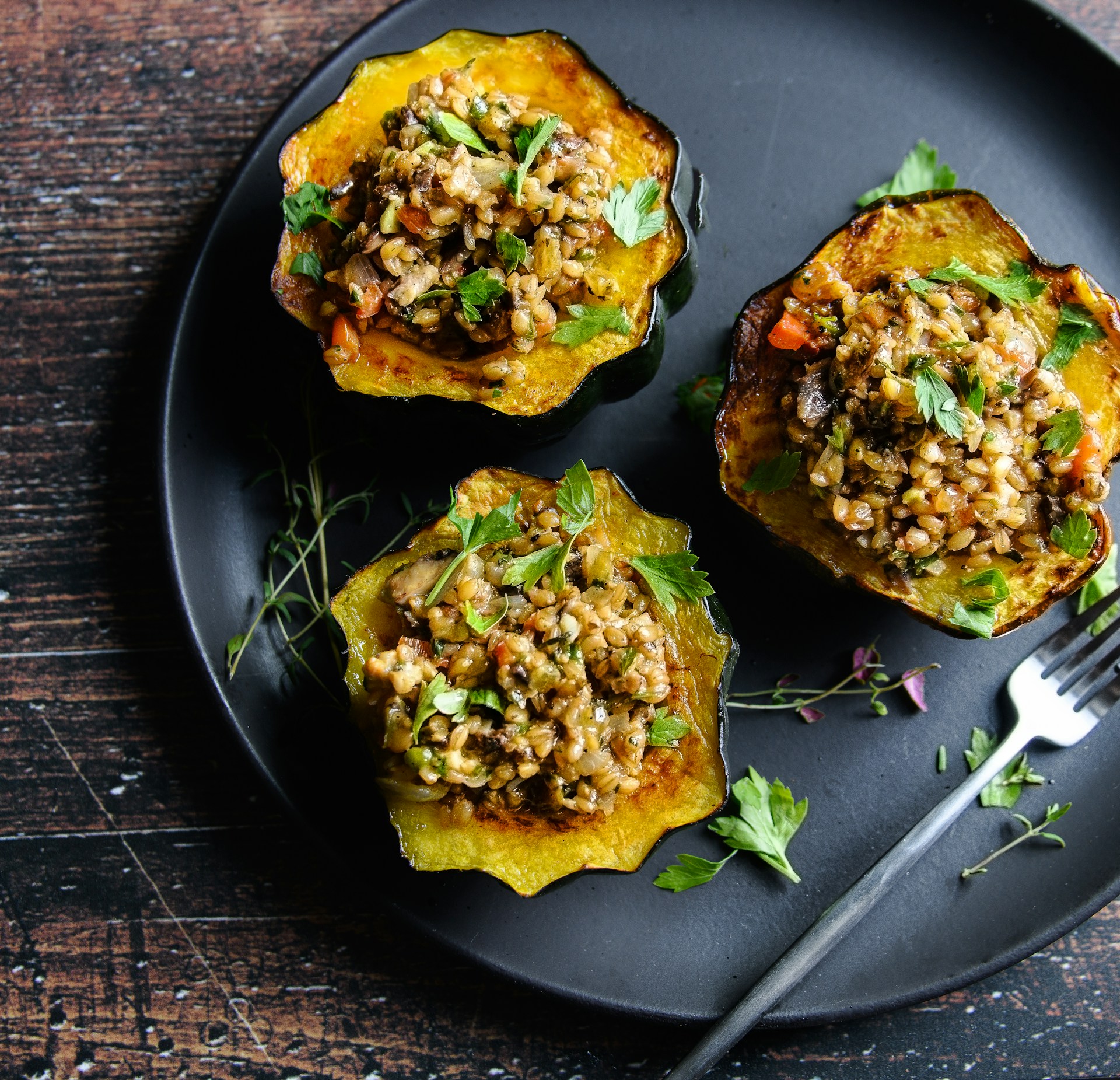 Fall vegan recipes with stuffed acorn squash